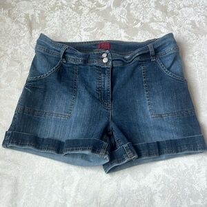 Contrast Jean Shorts